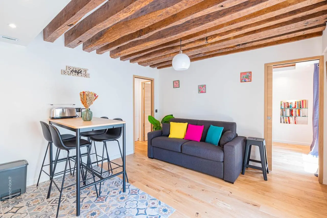 Le Petit Rex location